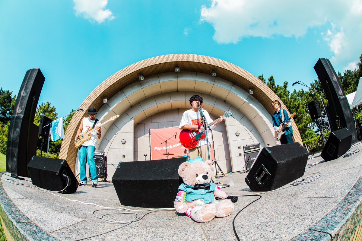 POPROCKMUSIC_20's tweet photo. 4番手　ワンダフル放送局
初めての和歌山ライブ！！！
めちゃくちゃかっこよかったです☺️
#PRM2022
#和歌山
#野外音楽フェス https://t.co/TshQxXlCQe
