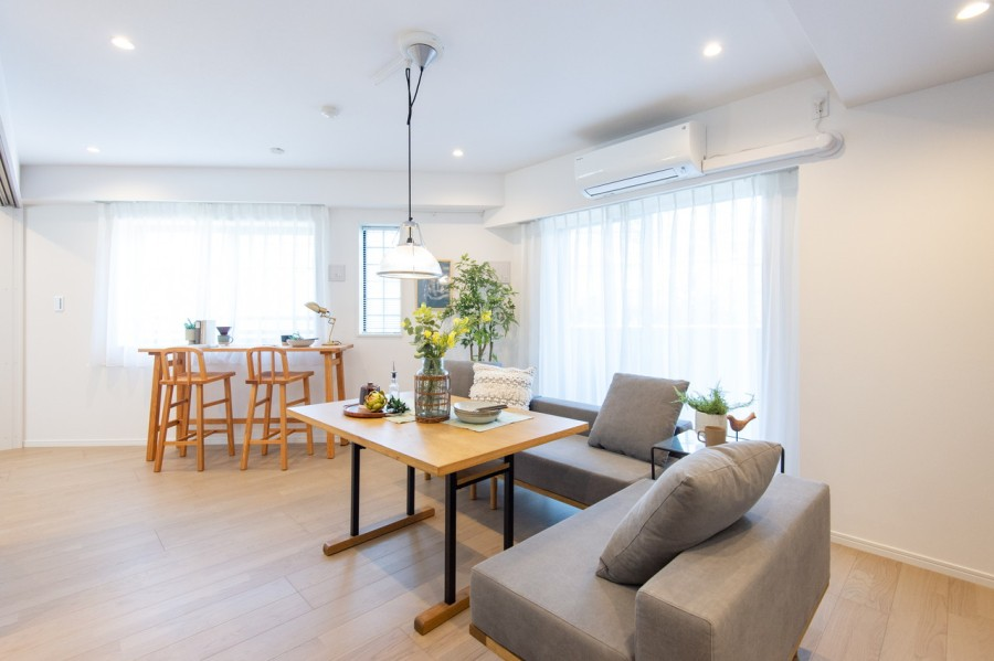 JpnRealtySTARTS's tweet photo. Coner 2BR 7min to #Meguro station #JRYamanoteLine.
Price: JPY79.8M ≒ USD552K ≒ EUR563K
Structure: RCS
Built: Oct 2003
Size: 53.99m2 / 581.14ft2
#renovation #property #realestate #petfriendly #dishwasher #TokyuLine #MeguroWard #Tokyo #Japan #sale https://t.co/RjMLF2fUQW