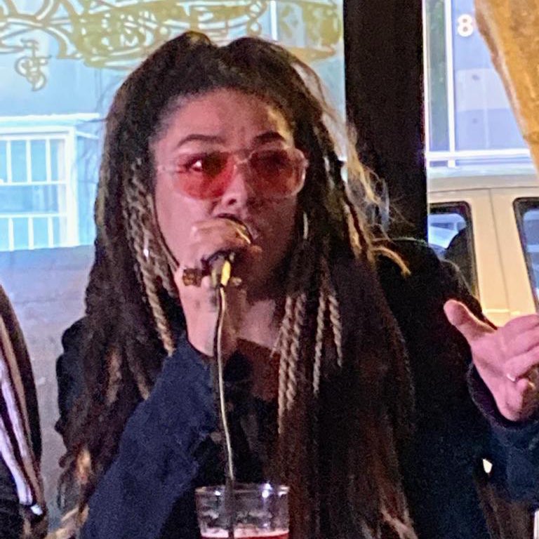 Invenciblenet's tweet photo. Estuvimos en la rueda de prensa en Kaya Bar para la celebración del 14 aniversario del #SoulDread donde se presentará #Alboroise, más @sangre_maiz, @DubDual @jahfabiomx y más 💚💛❤️
8 oct 2022
Exbailneario Olímpico Pantitlán
#invencibleradio 🌐https://t.co/Ly7r9feNmt https://t.co/UCI5syYtcJ