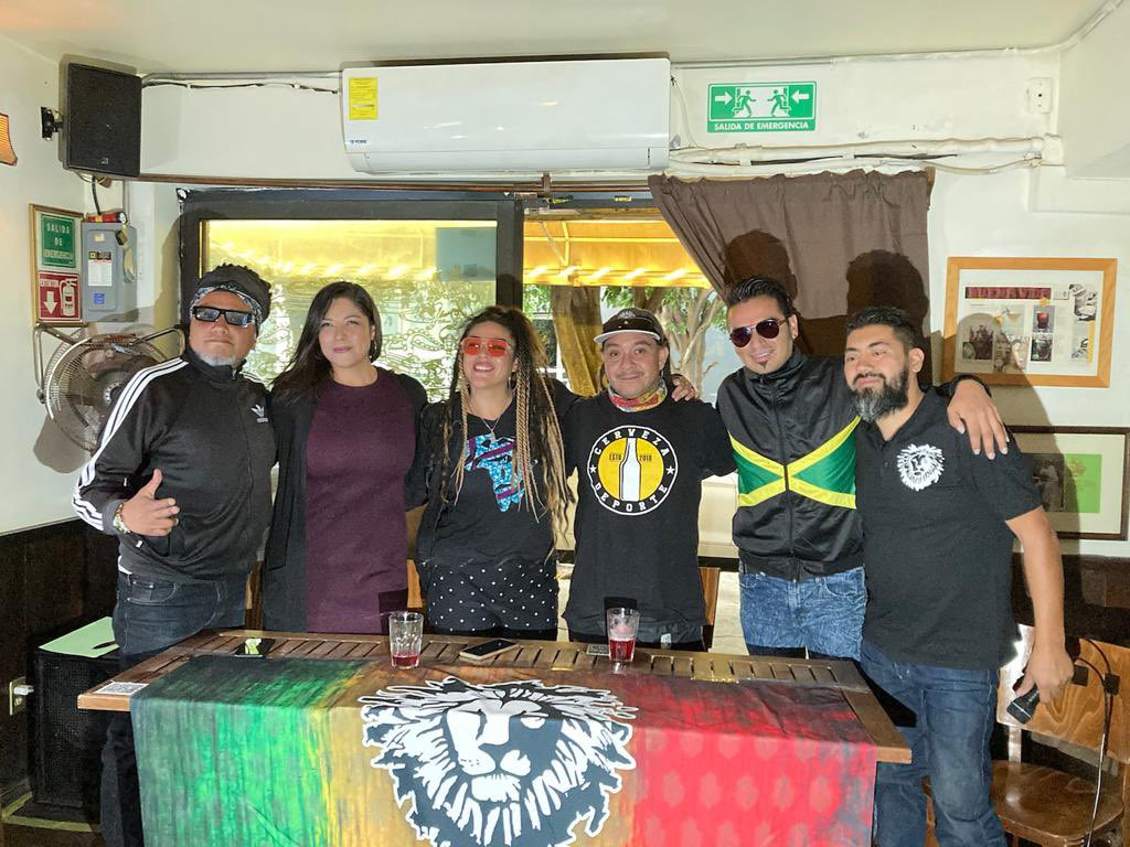 Invenciblenet's tweet photo. Estuvimos en la rueda de prensa en Kaya Bar para la celebración del 14 aniversario del #SoulDread donde se presentará #Alboroise, más @sangre_maiz, @DubDual @jahfabiomx y más 💚💛❤️
8 oct 2022
Exbailneario Olímpico Pantitlán
#invencibleradio 🌐https://t.co/Ly7r9feNmt https://t.co/UCI5syYtcJ
