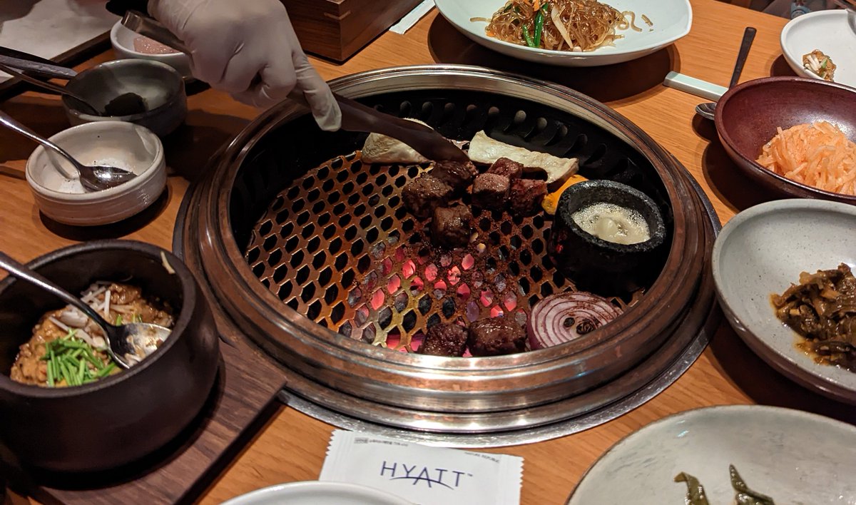 maruruchan's tweet photo. 韓国といえばもちろん焼肉。量で勝負ではなく質で勝負したら・・
久しぶりに韓国に来たので忘れてた。単品で注文しても大量の副菜をついてくることを(笑) 美味しかった。

＠visitjeju_jp ＠kto_osaka @twayjapan ＃チェジュ島 ＃ときめく韓国 ＃グランドハイアットチェジュ https://t.co/OH1Oumwfwu