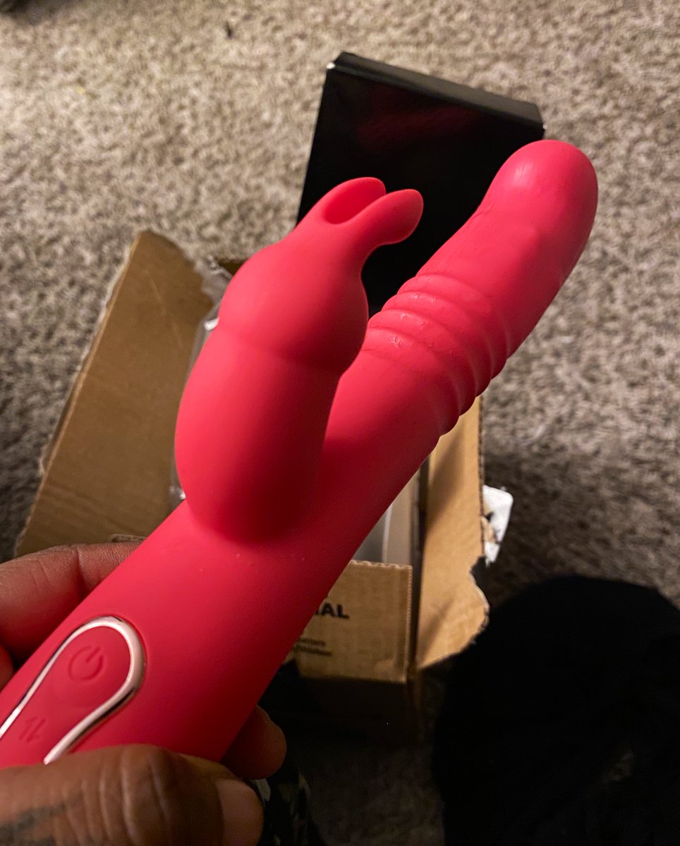 JuicyJuXXX's tweet photo. My new FREE toy finally came. Dm if you want my connect for toys. 😜 https://t.co/S0k016TkJI