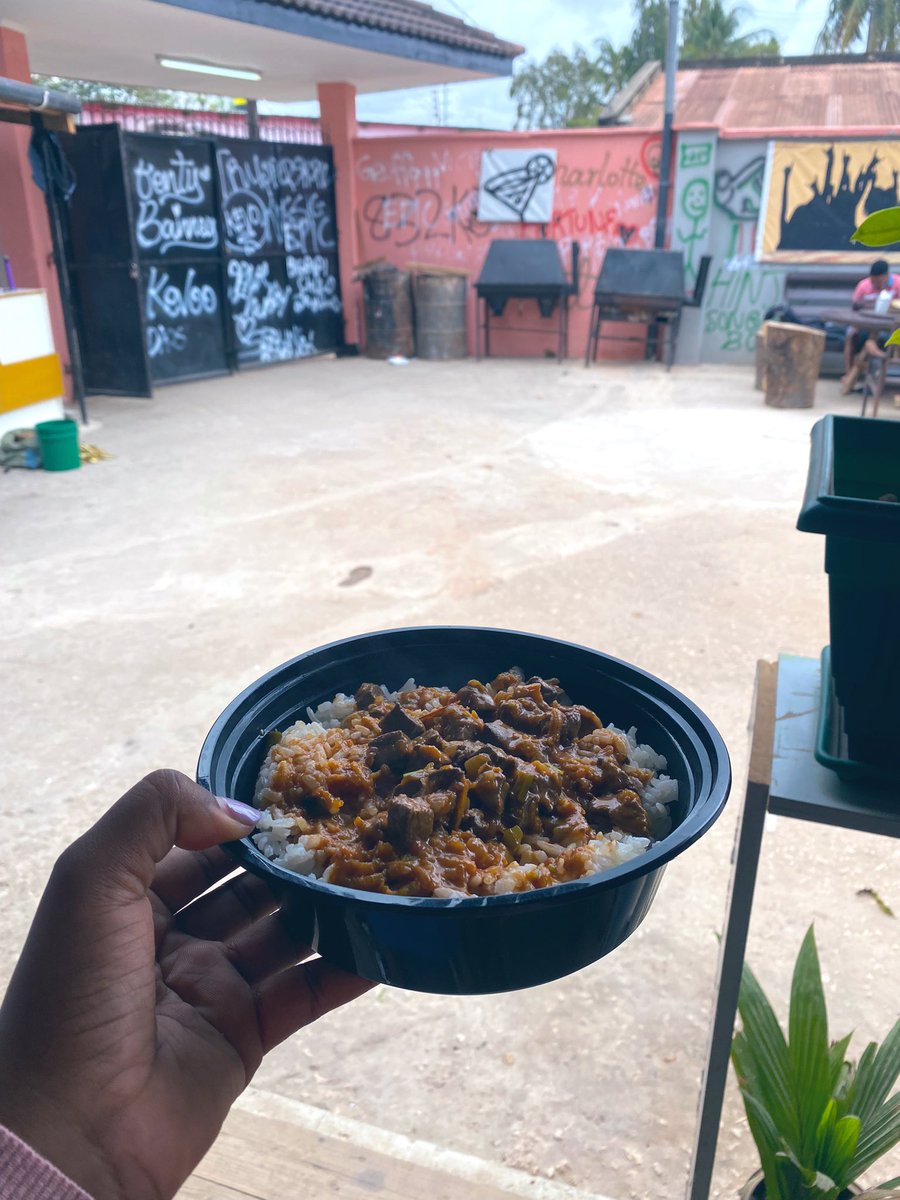 MoureenHaika's tweet photo. Woke up and chose Obesity! Tena nimeifuata @Lvnch4breakfast 😋😋 https://t.co/iJVD3b9BuD