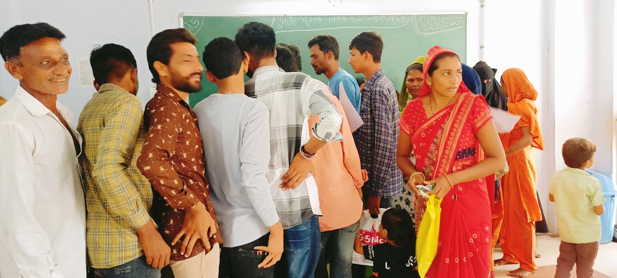 VaghelaAnkit1's tweet photo. સરકારશ્રીના આઠમા તબક્કાના "સેવાસેતુ કાર્યક્રમ" અંતર્ગત ગારીયાધાર તાલુકાના નવાગામ ખાતે યોજવામાં આવેલ. જેમાં  ગારીયાધાર તાલુકાના નવાગામ,ખોડવદરી ,મેસણકા, ઠાંસા,લુવારા, સરંભડા, ગુજરડા, ભંડારીયા, સમઢિયાળા (શેલાર) ગામોનો સમાવેશ થયેલ.. જેમાં  ગામલોકોએ વિવિધ યોજનાકીય  કામગીરીનો લાભ લીધો. https://t.co/P3IjJ1h9o4