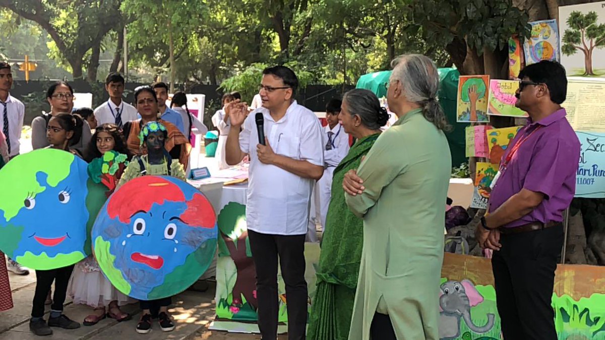 Dir_Education's tweet image. Conserving Mother Nature is our collective responsibility.

Principal Advisor to Director Education- @shail2018 at the 'Bhoomi Festival' sensitised our students to conserve the rich flora.

Small steps bring big differences. 

#ProjectTree #ConserveNature