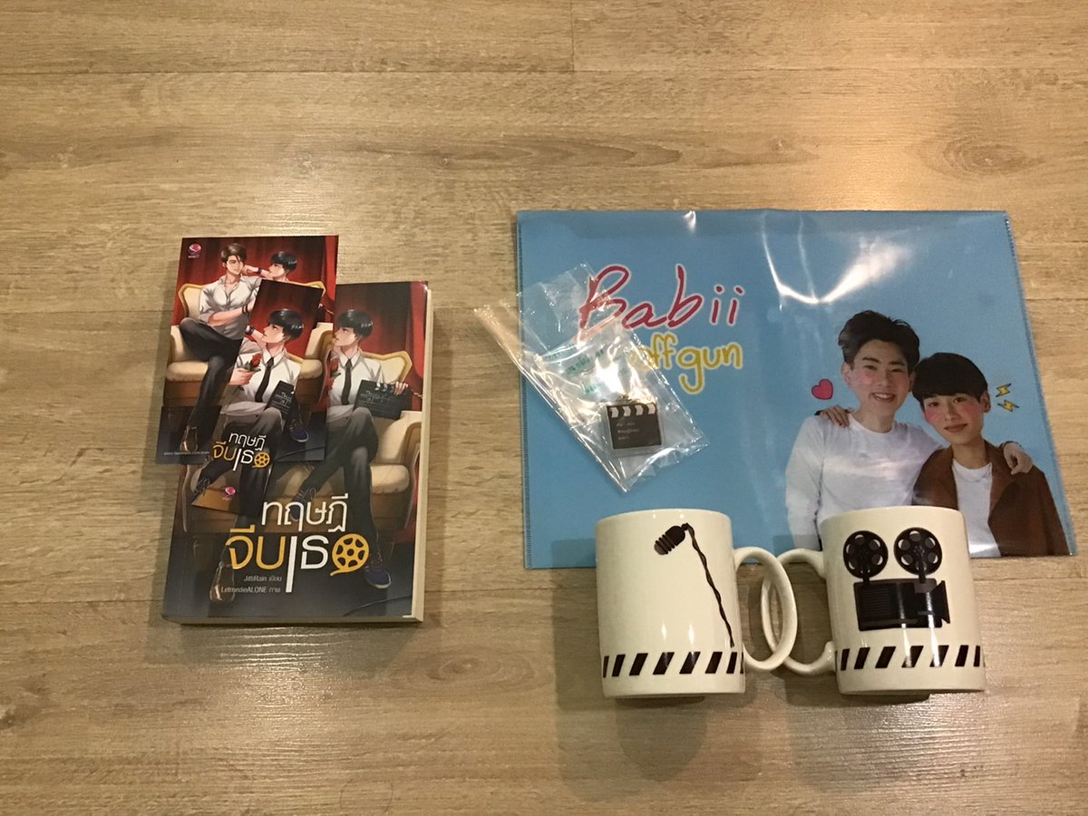 Pppatpat1's tweet photo. 380 บาท ได้ตามรูปทั้งหมดเลยค่า 
หาคนดูแลต่อ🥺 
380 baht for all 
- Theory of love book
Freebies 
- Theory of love mug
- Folder offgun
- Slate from P' Off
Contact via dm
#ตลาดนัดออฟกัน #ตลาดนัดเบบี๋ #ออฟกัน #ตลาดนัดgmm #OffGun #OffGun1stFMinJP https://t.co/eFfquejx9o