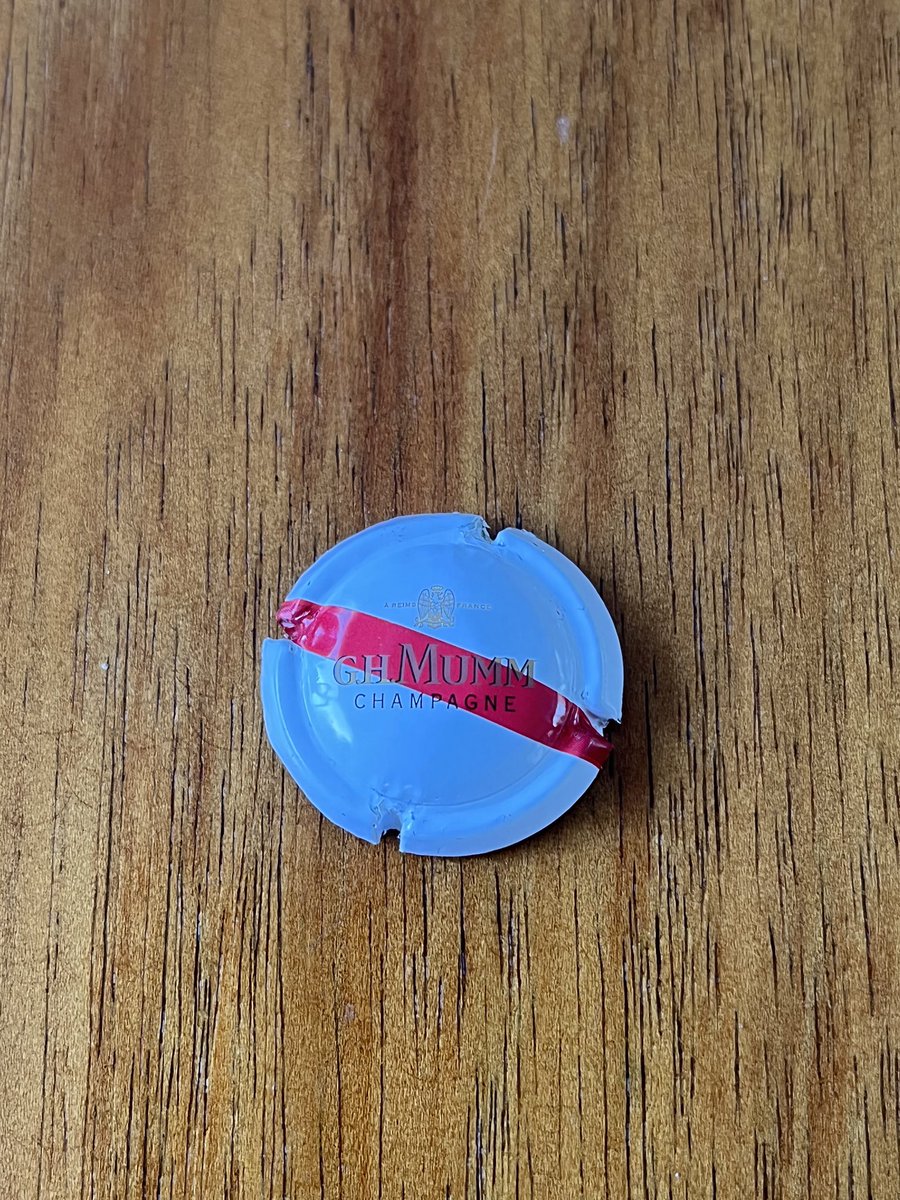 bob_dambergs's tweet photo. Latest addition to my #muselet cap collection https://t.co/bObaZOROUu