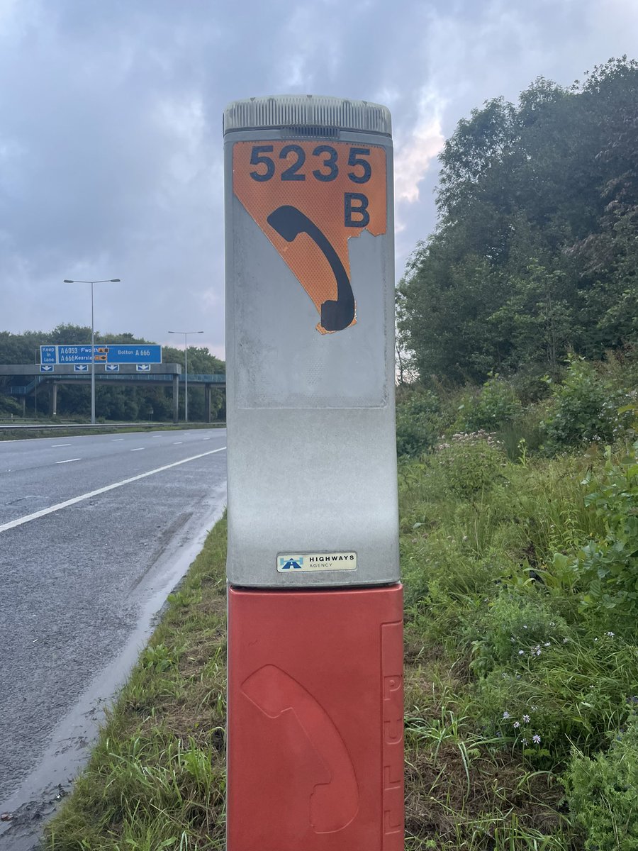 WindowCleanManc's tweet photo. @MC_HighwaysEng Just want to say this emergency phone is NOT working https://t.co/CzBWXZMWIy