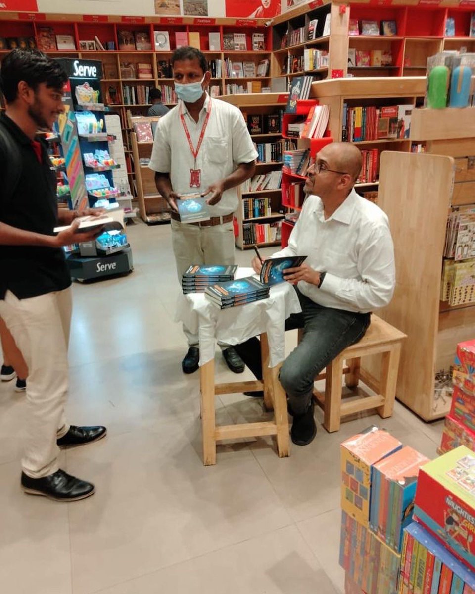 Ombookshops tweet picture