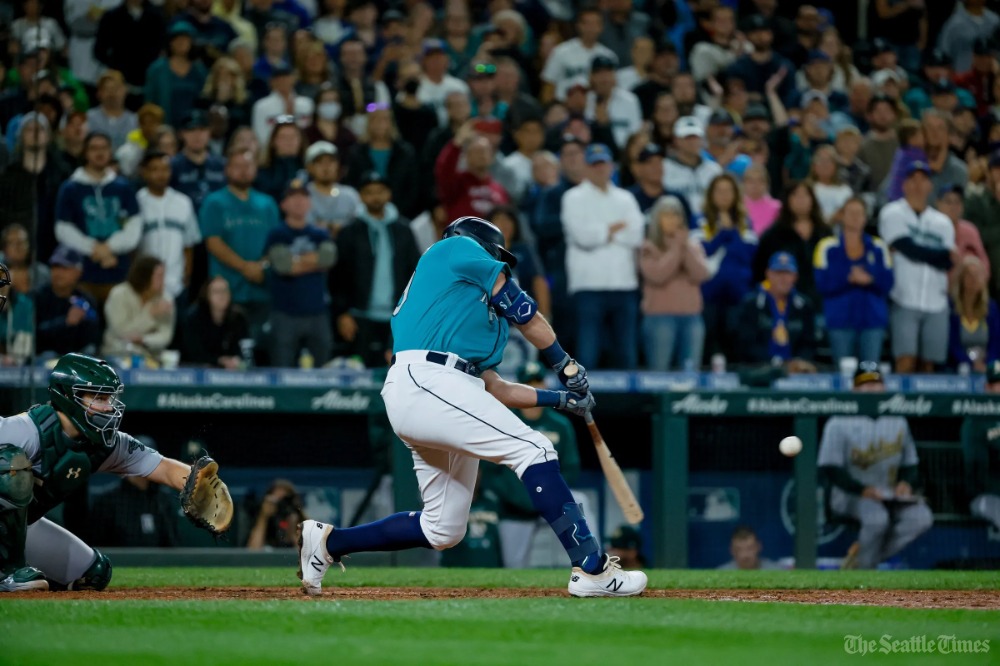 SeaTimesSports's tweet photo. The Mariners’ moment.

📸: Jennifer Buchanan/@seattletimes https://t.co/rwogqrPmWg