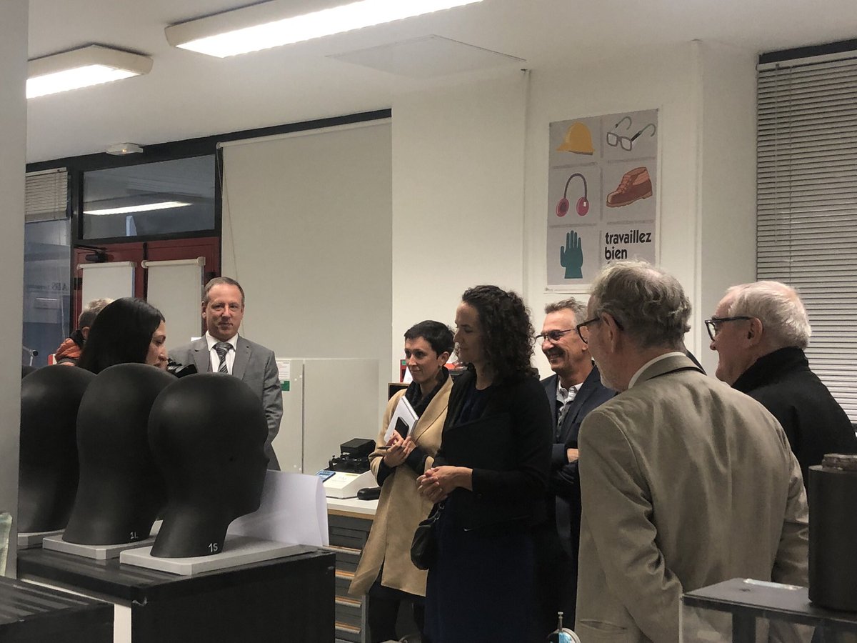 lvbmorez39's tweet photo. Très belle visite de M. le préfet @Prefet39 , Mme la sous préfète de St Claude et de M. Ben IA DASEN @DSDEN39 au @lvbmorez39 Découverte des filières #optique #photonique et une collaboration exemplaire avec les industriels du secteur @SavoirDes #jura #silmo @acbesancon @RA_BFC https://t.co/yNScXJokxl