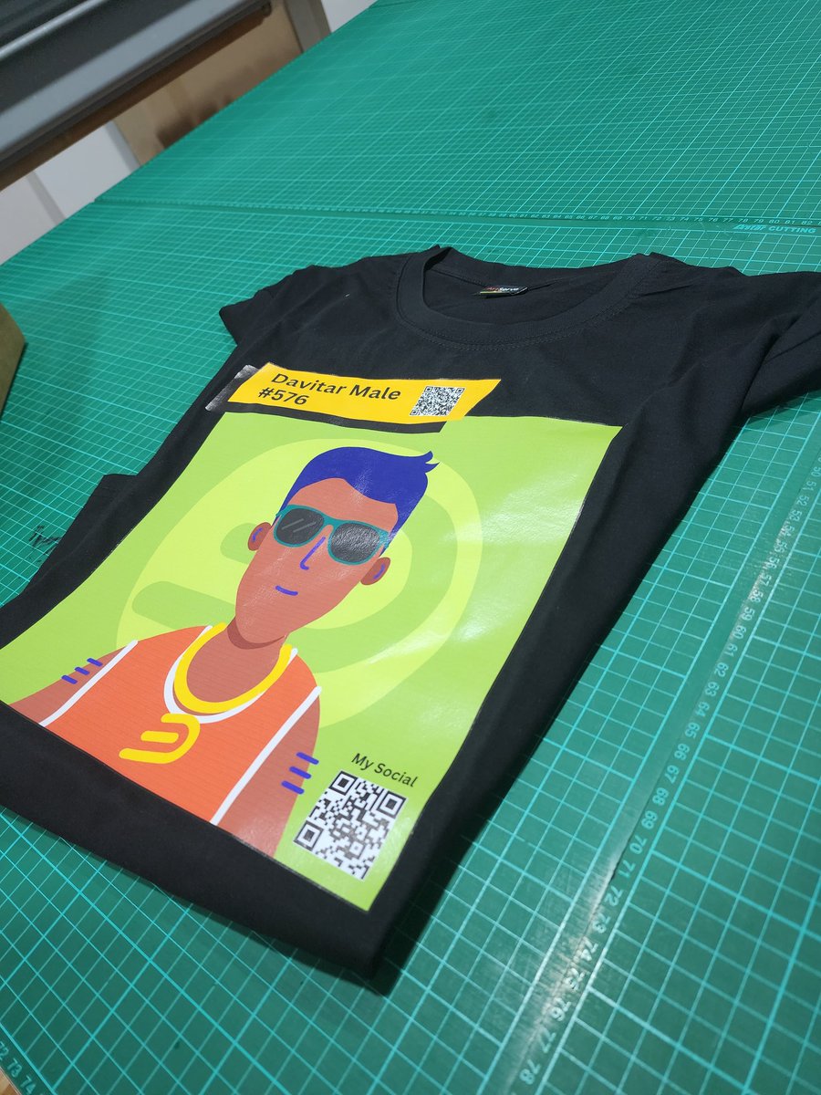 moonhunterken's tweet image. How do I look on @Davitar_Nft ? 
#NFTee #nftishirt