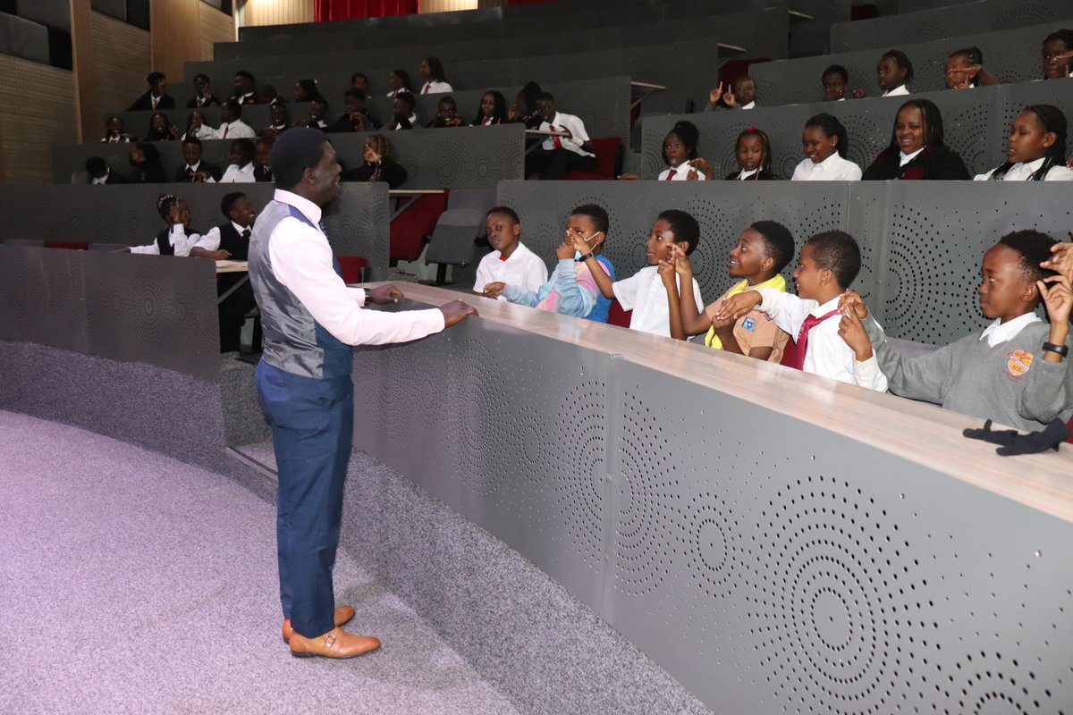 SCSLearningNBI's tweet photo. Prefect's Induction
Yesterday we got some motivation from @MartinOwilah, today we get a candid talk from @KennyAndola.
#Beyondtheclassroom #SCISprefects #WeekendAtTheBoarding https://t.co/8Wu26d5ZMB