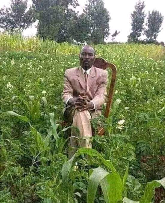 UfugajiK's tweet photo. Me when I'm asked to take a photo from my office ππ€£π
#livestok
#farming
#WorldCup2022
#kitimoto
#missenyi
#Kagera
#uchumitv https://t.co/2hEMSHut8B