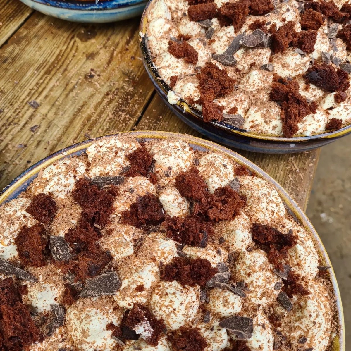 This chocolate trifle by Invicta Food Design is making our mouths water 🍫🤎 We can literally taste the yumminess 🤤 

✨ For more details about this wedding supplier, check them out on Married In Kent, link below 👇 
🔗 marriedinkent.co.uk/wedding_suppli…

#kentwedding #kentweddings #kentuk