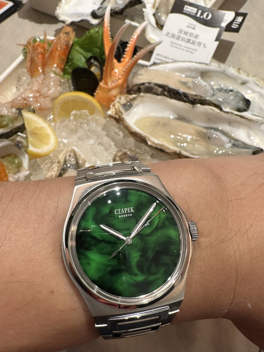 このチャペックの時計との出会いをくれた方との、送別ランチ会でした。地元に戻って新たなチャレンジをされるとのこと。出会ってからの期間は短いですが、時計を通じてご縁がつながり、さまざまなことを話せる仲になりました。時計に出会って、人生が本当に豊かになったと感じる銀座の昼下がりでした。