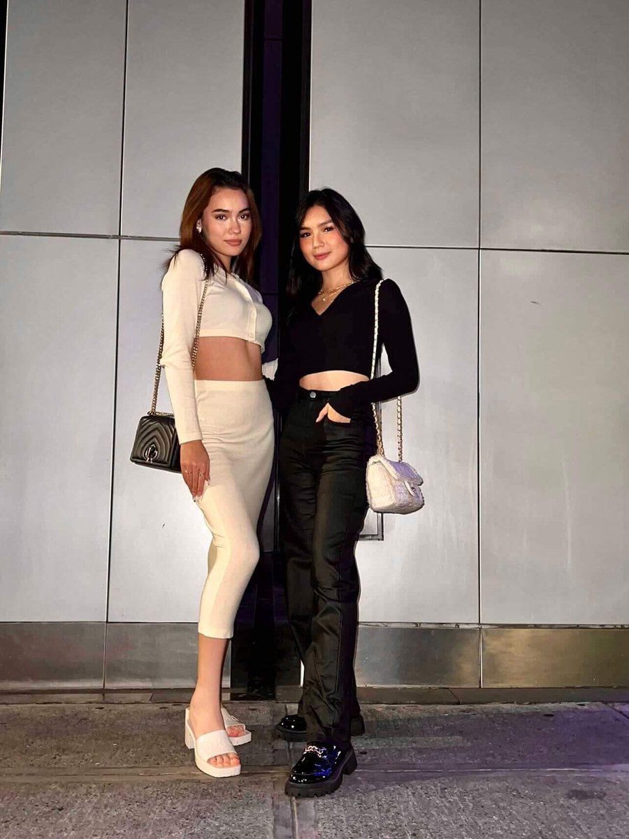 CarreLsOFC's tweet photo. Two beautiful ladies! 🤍🖤 

#FrancineDiaz || @francinecarreld https://t.co/JvEjmkdQO9