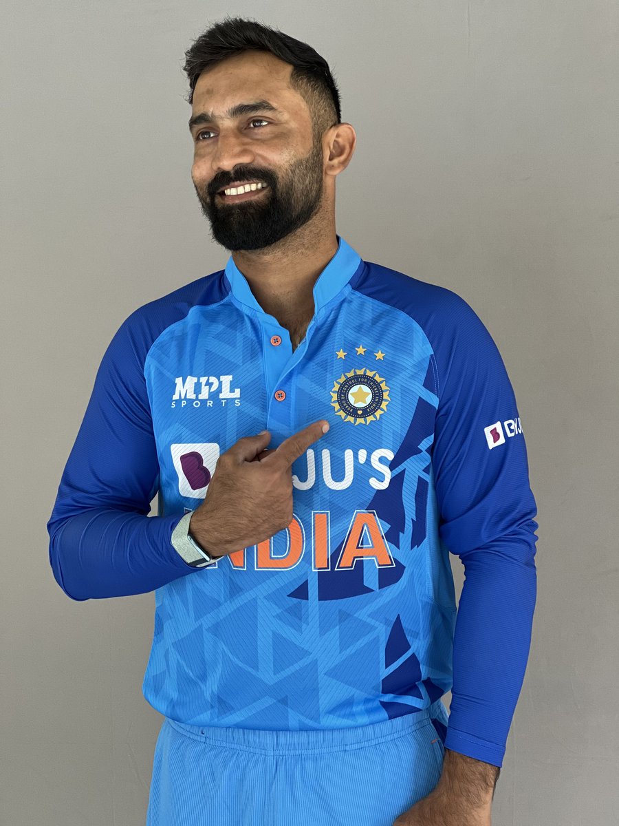 DineshKarthik's tweet photo. I'm Blue 💙
New threads. Fresh energy ⚡🔋 https://t.co/6kFtsdBYTU