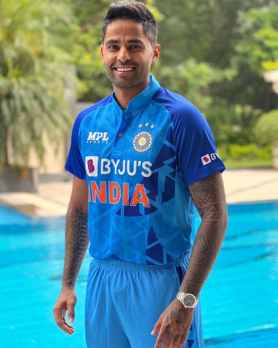 surya_14kumar's tweet photo. New jersey, renewed energy.. but the same passion and honour to represent 𝐓𝐞𝐚𝐦 𝐈𝐧𝐝𝐢𝐚 🇮🇳

How’s the josh? 💪 https://t.co/zPGBv6TbtS