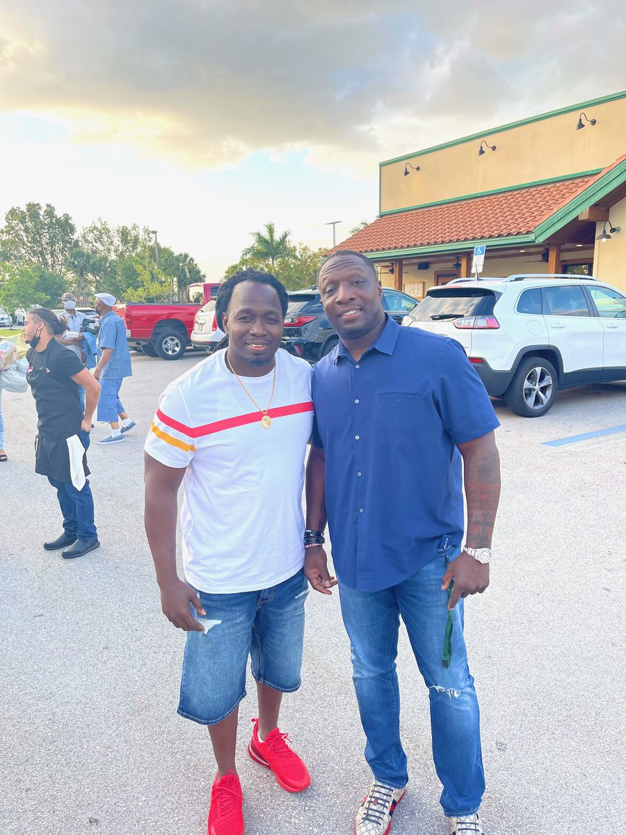 ITSDASHOW239's tweet photo. Happy #Bday Big Bro @FMccrary44 !!! #MacSquad💯 #239GotTalent @NFL @naplesfootball @HailStateFB https://t.co/1nlY3Y4q98