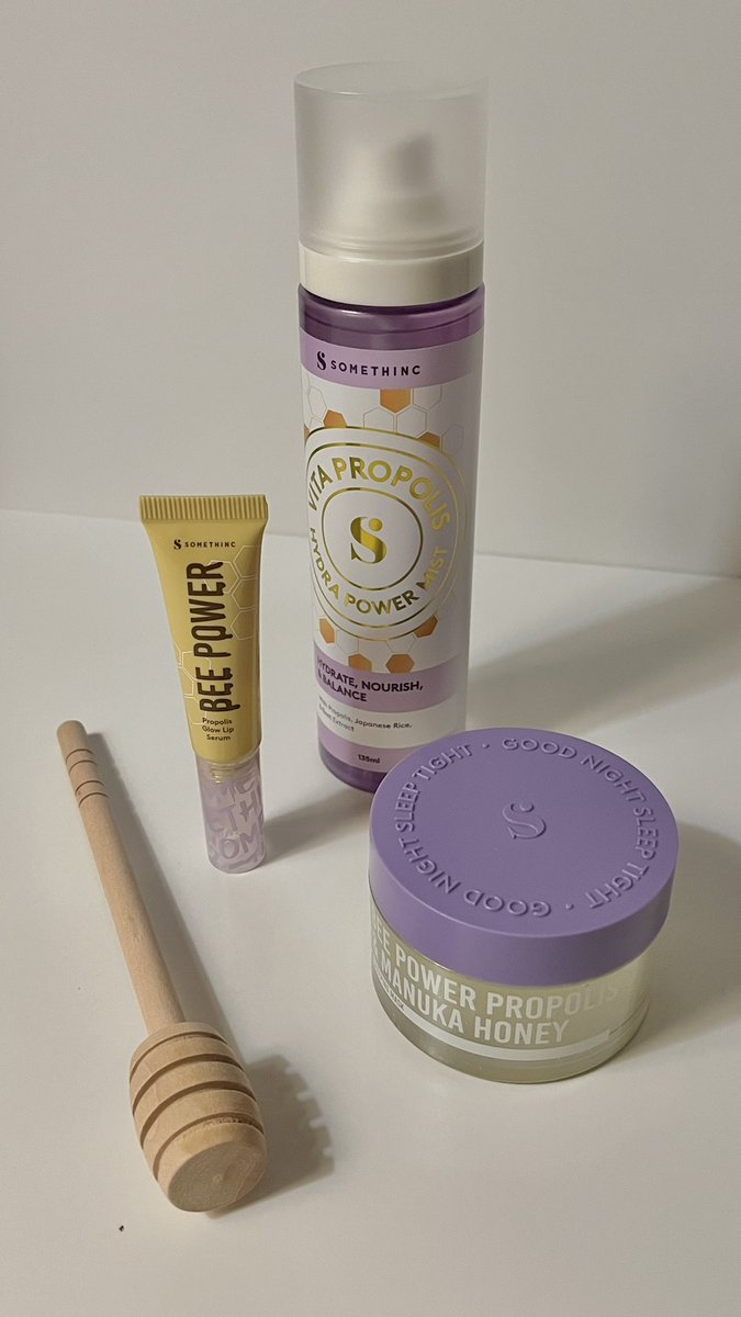 sleepinbeautea's tweet photo. #NewInStash: Propolis seriesnya @Somethinc4u 💜🐝
sebenernya udh lama sampe tp baru aku ambil di kosan wqwq anyway lip serumnya udh aku cobain dan aku suka bangeeeetttttt😭🫶🏻 #racuninskincare https://t.co/OVBHjV8kkL