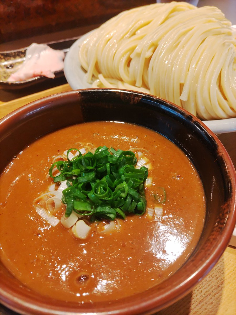 Splendid0235's tweet photo. 【中華蕎麦　とみ田】さん　　松戸
つけ麺　特大
小ご飯　辣油辛味

麺、つけダレ、1つ1つに拘り抜かれて作られた、つけ麺‼️‼️やっと行けて本当に良かった😊😊
最高の休日を過ごす事が出来、また明日から頑張ろ‼️

マスター、スタッフの皆様、ご馳走様でした🙇とても美味しかったです😊 https://t.co/L6mPyzmBZl