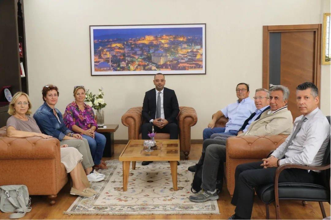 SafranboluBld's tweet photo. Kıymetli misafirlerimiz #Foça #Fokoop Doğal Ürünler Tarımsal Kalkınma Kooperatifi Başkanı Eren TUNGA'ya, Başkan Yardımcısı İlker EYYILMAZ'a, İzmir Büyükşehir Belediyesi Meclis Üyesi Raşit DİRİM ve Melih ÜLGEN'e nazik ziyaretleri için teşekkür ediyoruz.
#Safranbolu https://t.co/IsLNQWZwB0