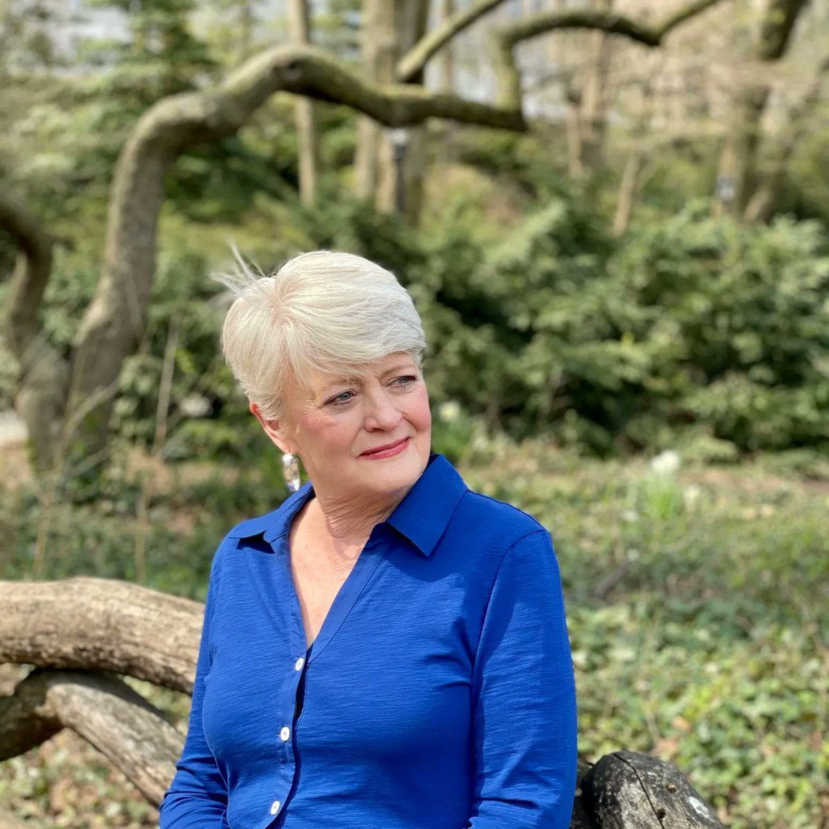 Sally_Clarkson's tweet photo. It is quite amazing to realize that in every situation, in every moment of our lives, Jesus is there as our defender, our advocate, our God, ready to comfort us with sympathy and understanding. From #HelpImDrowning book ๐ https://t.co/Z312ucCNmF