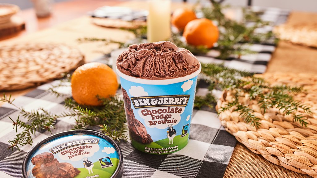 Herbstzeit = Schokoladenzeit!🍂
Wer löffelt in der kälteren Jahreszeit auch am liebsten unseren Chocolate Fudge Brownie? 
#benandjerrys #chocolatefudgebrownie #herbst