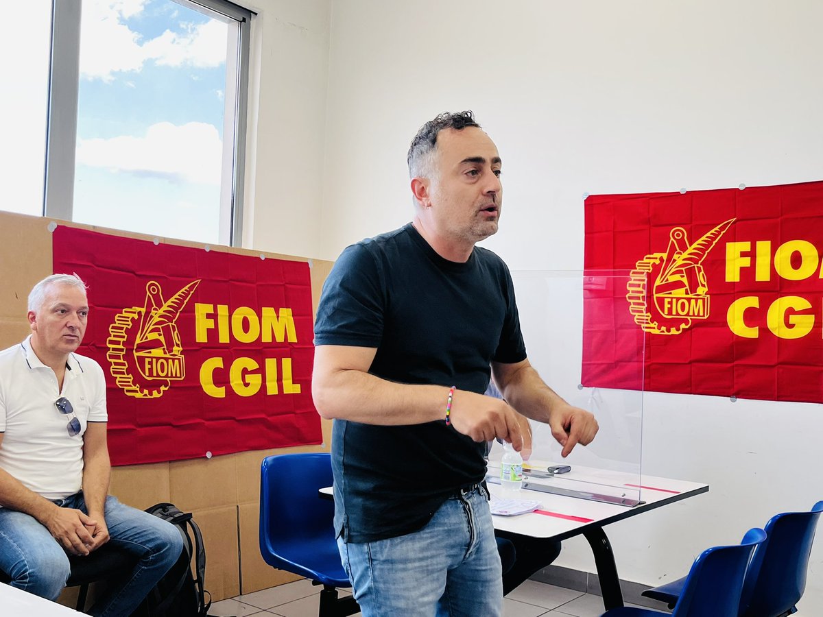 fiomnet's tweet photo. 🔴⚙️ IL LAVORO AL CENTRO
Secondo giro di assemblee della #Fiom in #Campania. Questa volta a #Caserta allo stabilimento della #Proma. Verso la manifestazione nazionale della #Cgil di sabato 8 ottobre a #Roma. 🚩
#LavoroAlCentro https://t.co/hugWCiBuho