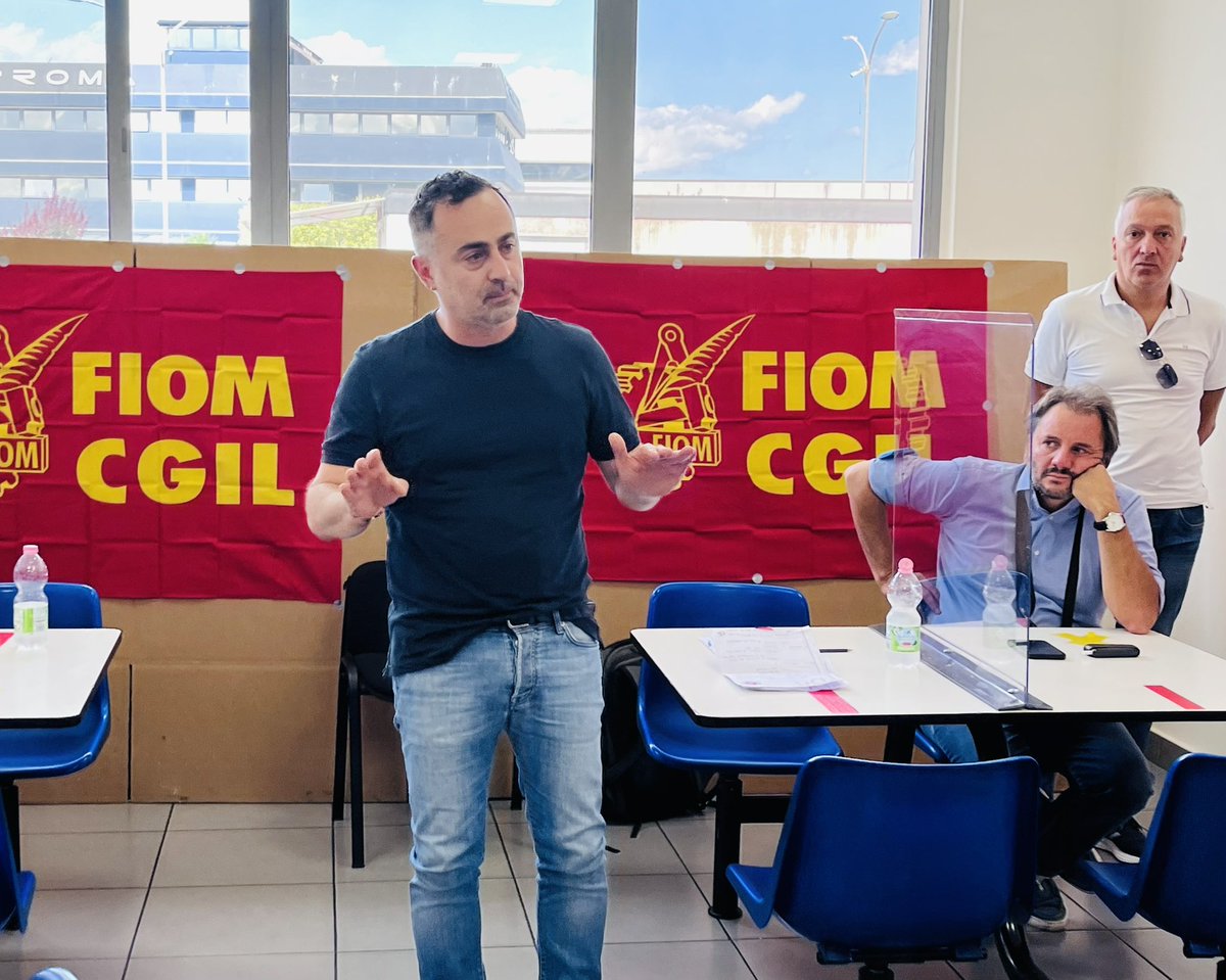 fiomnet's tweet photo. 🔴⚙️ IL LAVORO AL CENTRO
Secondo giro di assemblee della #Fiom in #Campania. Questa volta a #Caserta allo stabilimento della #Proma. Verso la manifestazione nazionale della #Cgil di sabato 8 ottobre a #Roma. 🚩
#LavoroAlCentro https://t.co/hugWCiBuho