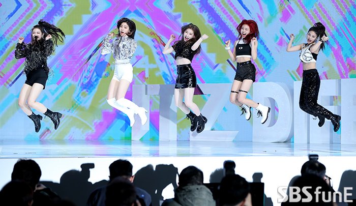 MIDCYS's tweet image. just itzy defying gravity