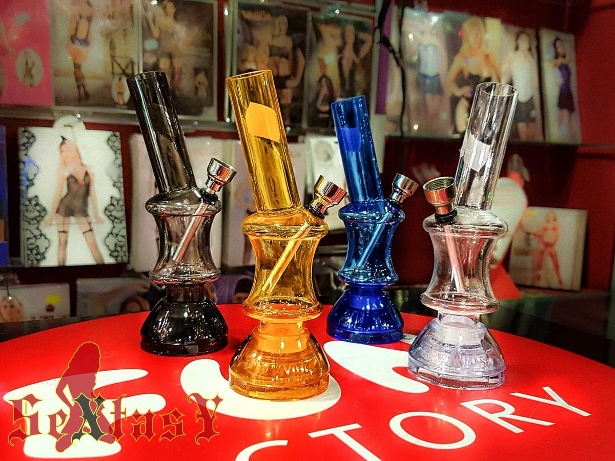 SextasySmart's tweet photo. Što kažete na mali bong kojemu je dno dvodjelni grinder? Praktično i korisno zar ne? 😉 Dođite po svoj ❤
.....
#hemp #cbd #sextasy #rijeka #smartshop #cbdshop #croatia #cbdweed #cbdflower #cbdoil #bong #waterpipe #shisha #hookah #hash #vaporizer #blunt #weed #headshop #cbdfood https://t.co/xc9mxyeckU