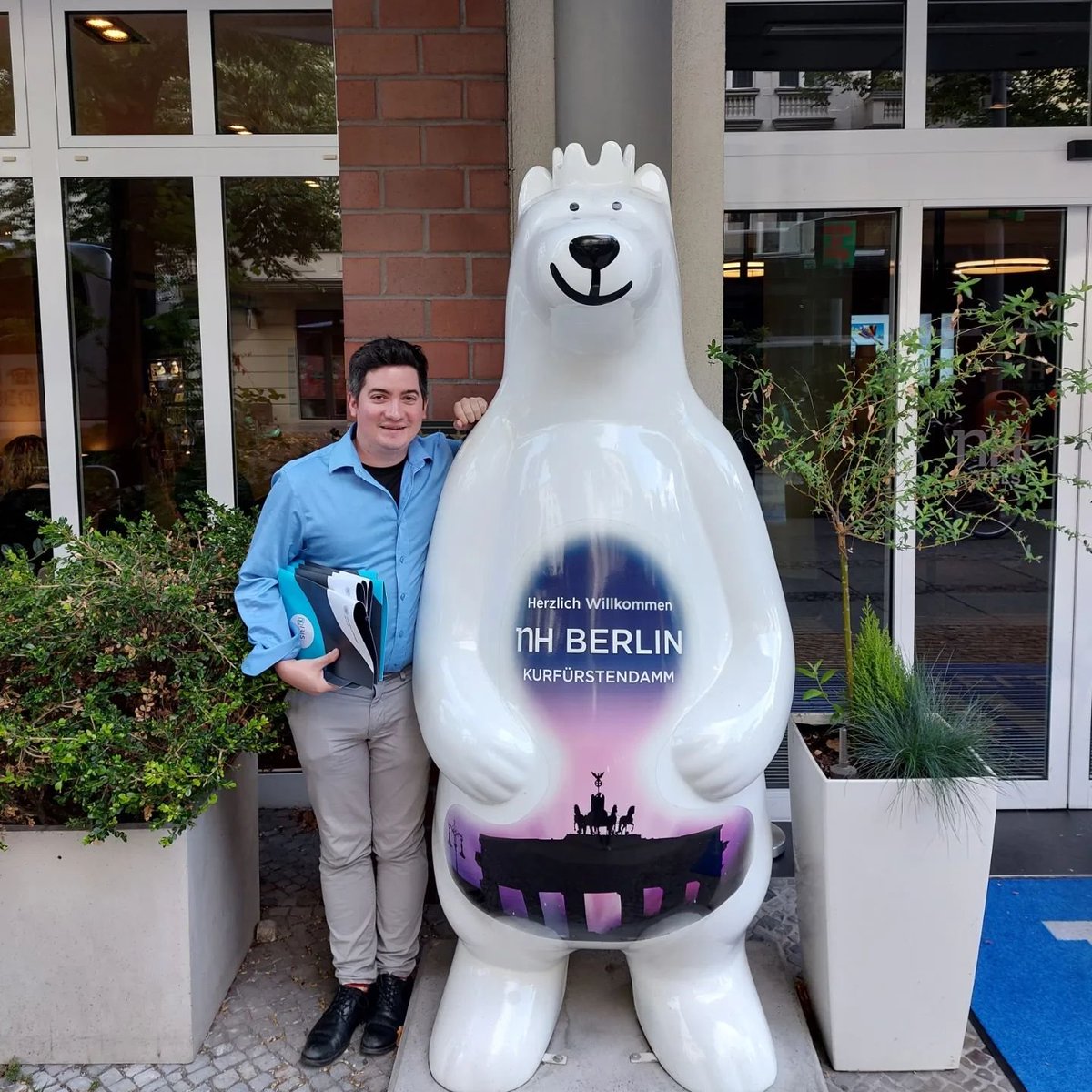 Curtis_Chthonic's tweet photo. I had a lovely time representing @Stuttgart_IRIS with @Cyber_Valley for the Delegationsreise in Berlin last week! Great chats about AI narratives, cyber research, and of course, vielen Berlin Bären! 🐻❄️🐻🇩🇪🇩🇪 #delegationsreise #berlinerbären #illbebach #ainarratives https://t.co/klGfIUKdfn