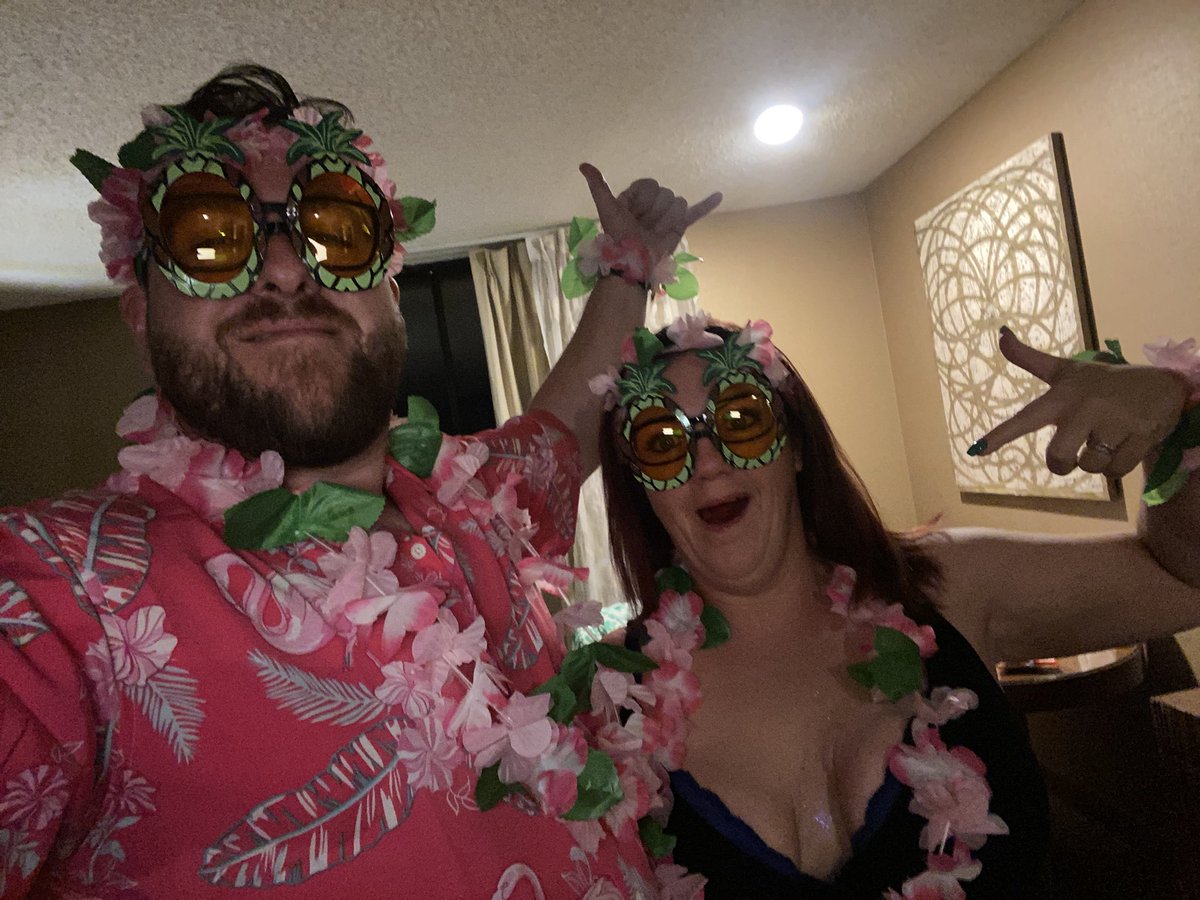 jonkelly31's tweet photo. All set for our pink&black night/morning ๐ #VEGAS #Grouppull #family #PinknBlack with @FoxysamSam26 https://t.co/0Z7dQ09kiE