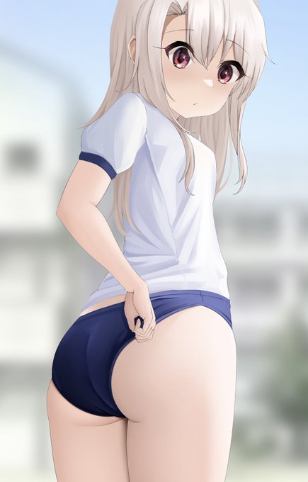 食い込みを直すイリヤちゃん( ¨̮ ) 