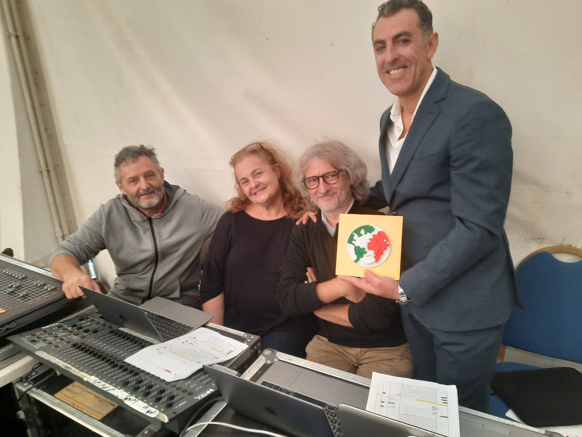 StefanoLuci2's tweet photo. Finalmente lo posso toccare con mano...
Ricevo il premio "Globo Tricolore" per il Teatro  &amp; Intercultura dal Festival Italia in the World
Il prestigio premio internazionale viene consegnato agli italiani che si sono distinti nel mondo.
@ciurmastorta
#Enbua #Teatro #Rai #Italia https://t.co/zHPnmyxwQN