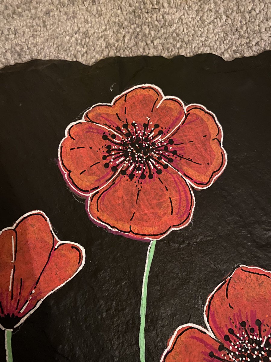 belindajohn71's tweet photo. Working on recycle slate art for orders being taken for Christmas message me direct to order bespoke designs #slateart #scrapart #recycle #poscapens #poppies #gifts #bespokegifts #poppydesign https://t.co/6iyqRM7Fph
