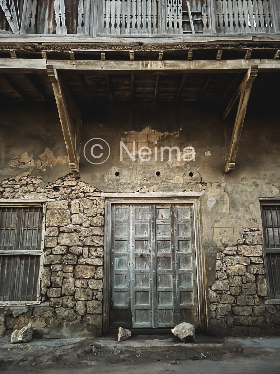 neimmaa's tweet photo. ๐Calanley | The beauty of old architecture.
There is a magic and mystery to ruins that you can never find in a new building. What endures has its own breathtaking, quiet beauty.
#kismayo #Calanley https://t.co/TTFLHGK16N