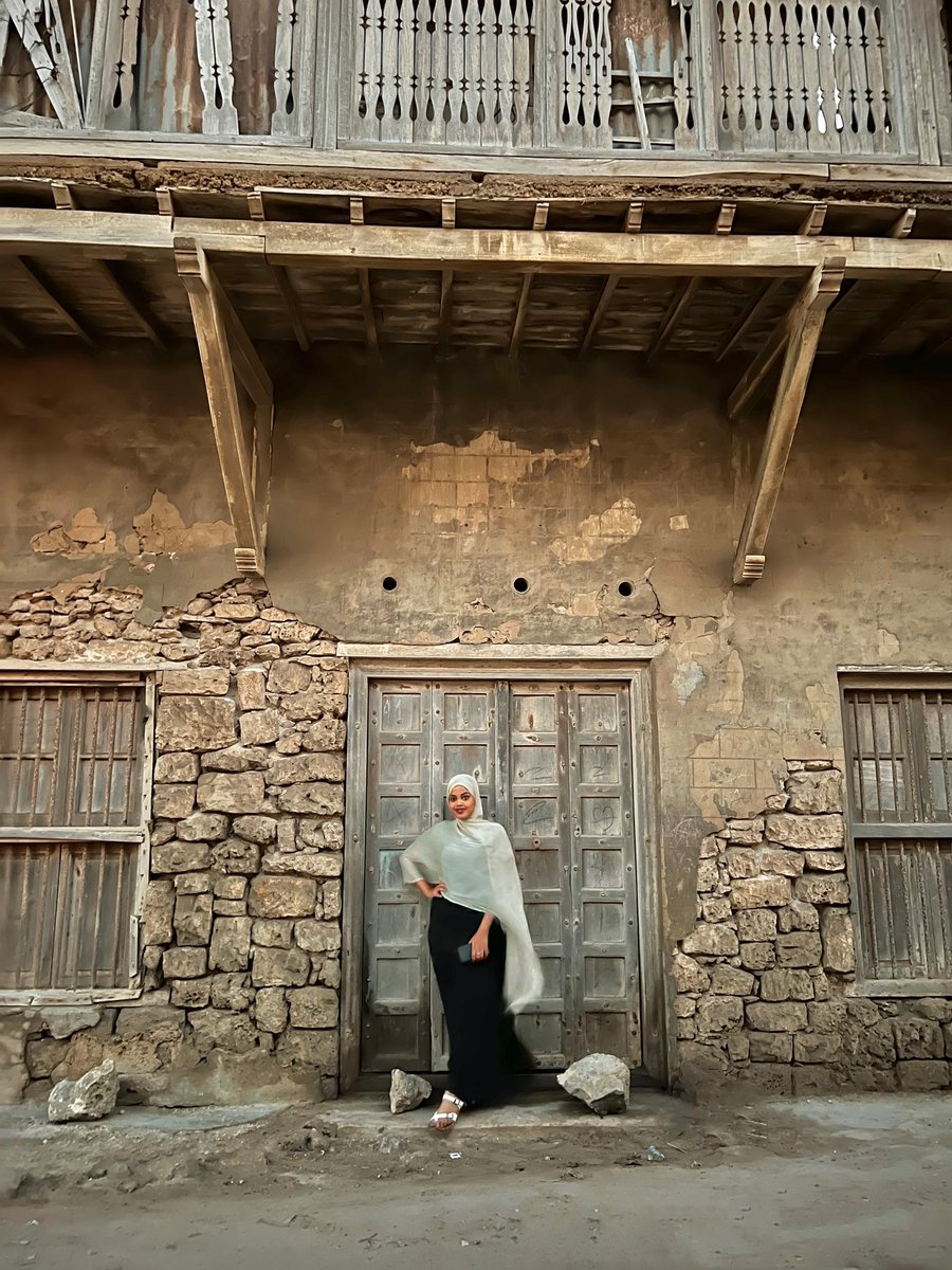 neimmaa's tweet photo. ๐Calanley | The beauty of old architecture.
There is a magic and mystery to ruins that you can never find in a new building. What endures has its own breathtaking, quiet beauty.
#kismayo #Calanley https://t.co/TTFLHGK16N
