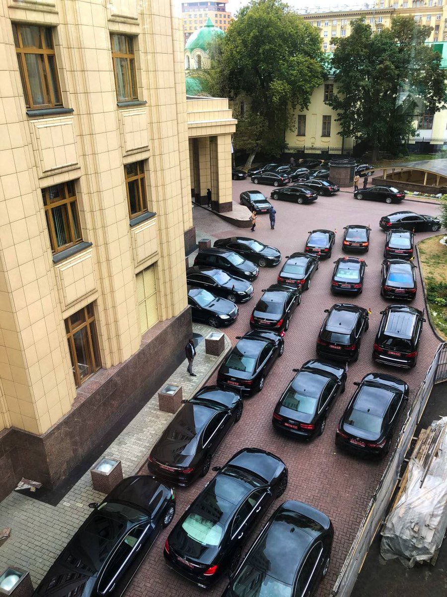 CodesevenZ's tweet photo. МИД

Возле здания МИД РФ сейчас так. Со слов Марии Захаровой, такого в истории российского МИД еще не было. С. Лавров проводит закрытую встречу с главами дипломатических миссий в Москве. Ожидается что-то грандиозное? Возможно.

🇷🇺 КОД7 https://t.co/EmcBzwgLaw https://t.co/gxB7vtWF41