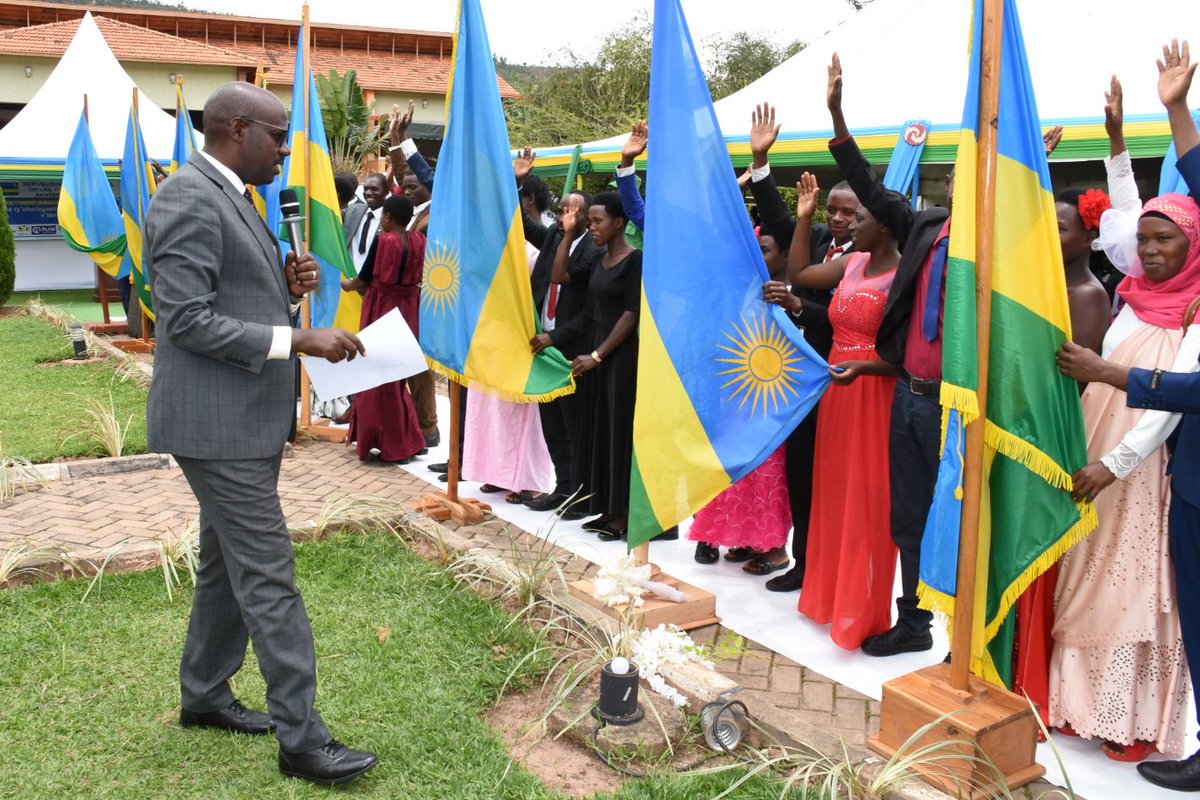GatsiboDistrict's tweet photo. Mu gutangiza icyumweru cyahariwe ibikorwa byo kwimakaza ihame ry'uburinganire,mu Karere ka #Gatsibo hashyingiwe imiryango 141 yabanaga muburyo butemewe n'amategeko, biteganyijwe ko muri iki cyumweru hazashyingirwa imiryango 261 @RwandaLocalGov @GenderMonitorRw @RwandaEast https://t.co/LtjIEjB78U