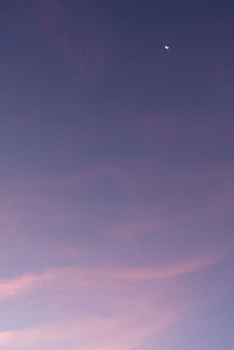 LilGirlBlueugz's tweet photo. Pour que @BastaNissa revienne vite ; lui qui aime tant les astres 😔. La lune de ce matin, en soutien.
💜🤍🧡
#Liberté #DroitdExpression #Censure #CompteSuspendu #Moon #Lune #AvGeek #Photographie #LundiMotivation #BonLundi #OntheRoad https://t.co/p5FGq0xZBG
