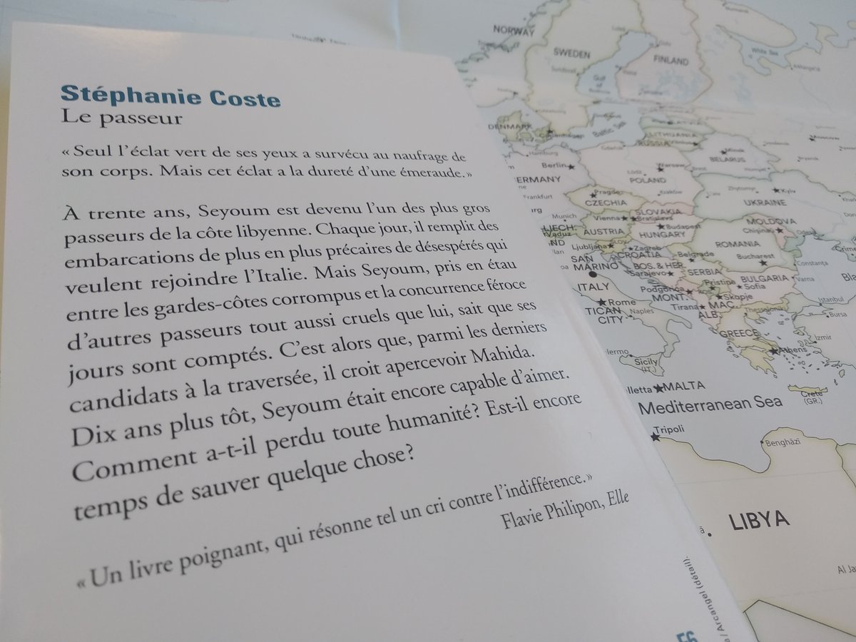 ProfDocCurieux's tweet photo. Lecture #PDLFolio coup de coeur, avec ce récit à la 1ère personne de l'histoire d'un passeur. L'alternance temporelle permet de comprendre comment le héros s'est "déshumanisé", jusqu'à ce qu'une rencontre lui rappelle l'être sensible qu'il est/était. Et quelle fin ! #ProfDoc #CDI https://t.co/L29ZKbPzIi