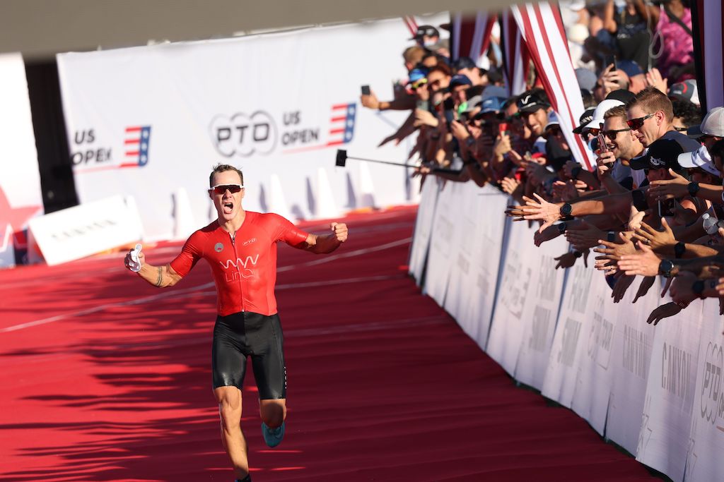 Een verrassende winnaar en een mooie achtste plaats voor Pieter Heemeryck in de PTO US Open in Dallas, en dat 3 weken voor het WK Ironman in Hawaii. En die 20-meter drafting regel van de PTO? Tja... ;-)

3athlon.be/2022/09/19/pie…