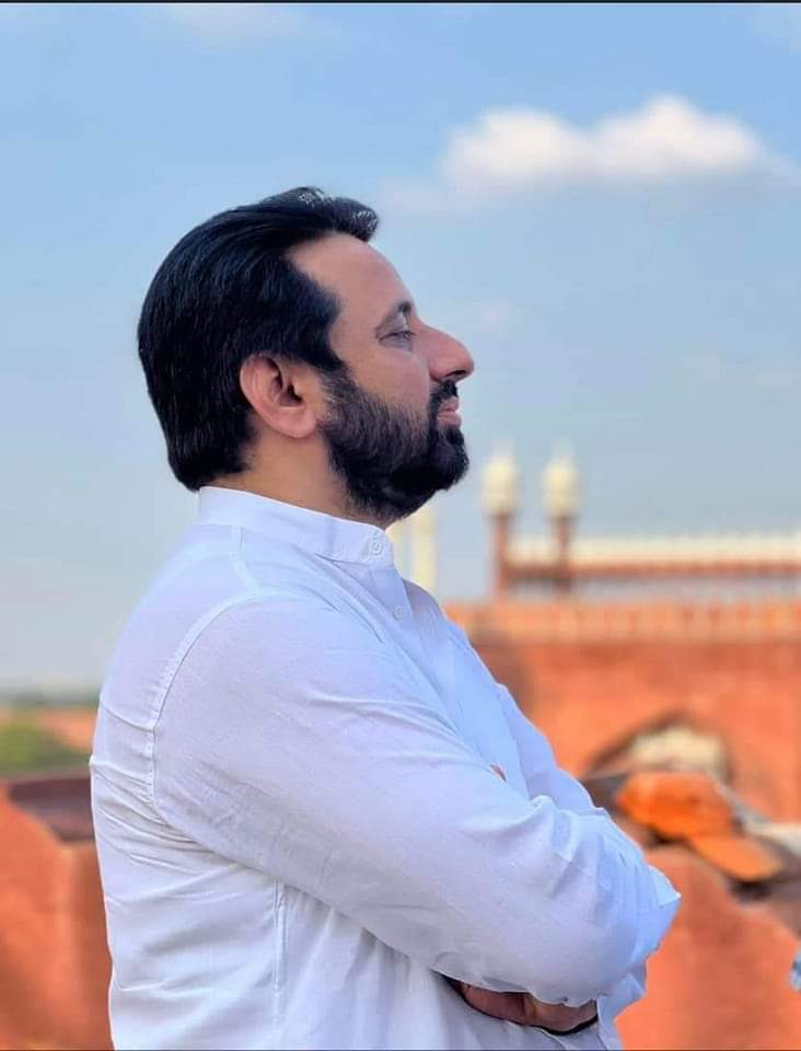 ShahedPathan09's tweet photo. @ArvindKejriwal आपके एक मजबूत MLA को इस तरीके से परेशान किया जा रहा है आपकी आवाज क्यों नहीं निकल रही? @msisodia के इन्वेस्टिगेशन एजेंसी की जरा सुई भी लग जाती है आप 10-10 दिन प्रेस कॉन्फ्रेंस करते हैं। सुकून गायब हो जाता है।
आप पर्दे के पीछे भले ही मदद कर रहे होंगे आपको 1/2 https://t.co/RwX93ZitkL