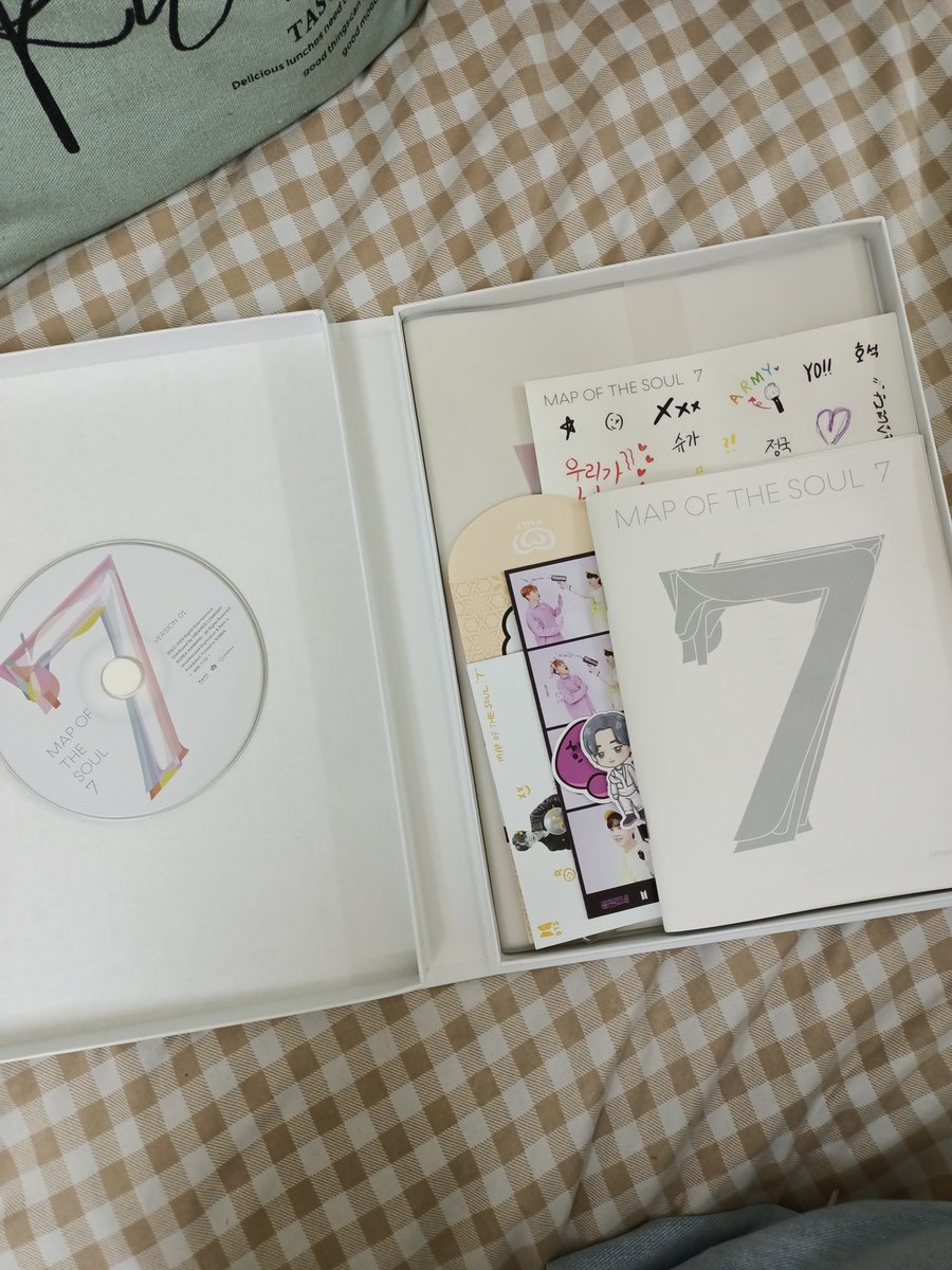 minidaisee's tweet photo. Finally arrived my MOTS album 😁 thank you @Mas_MKay 💓 Bonus for the cute warning sticker ✨💓💓💓💓💓 https://t.co/RwVVEo1wF3