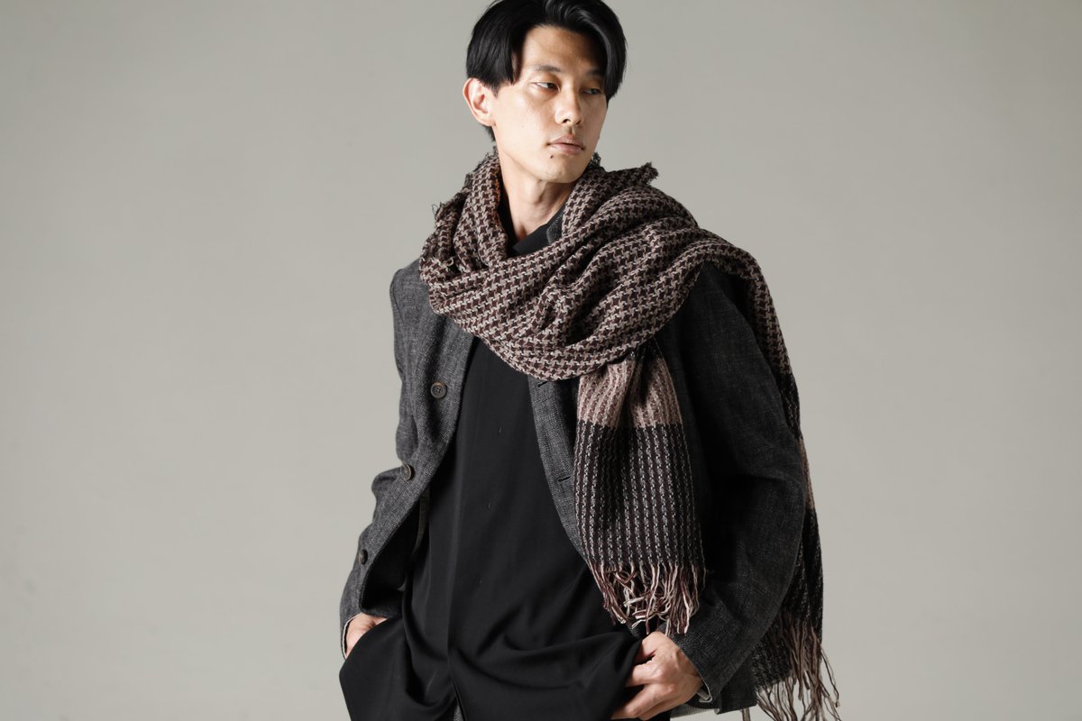 ANNASTESIA_FAS's tweet photo. < forme3'3204322896 2022-23 Autumn Winter Collection >
Forme D'expressionより軽やかで保温性の高いウールスカーフのご紹介。秋口の少し肌寒い季節に、軽く羽織ってファッションにアクセントを加えるのに最適です。
https://t.co/H6SZdN3y24…
#formedexpression
#フォルムデエクスプレッション https://t.co/EHOFXwWMKz