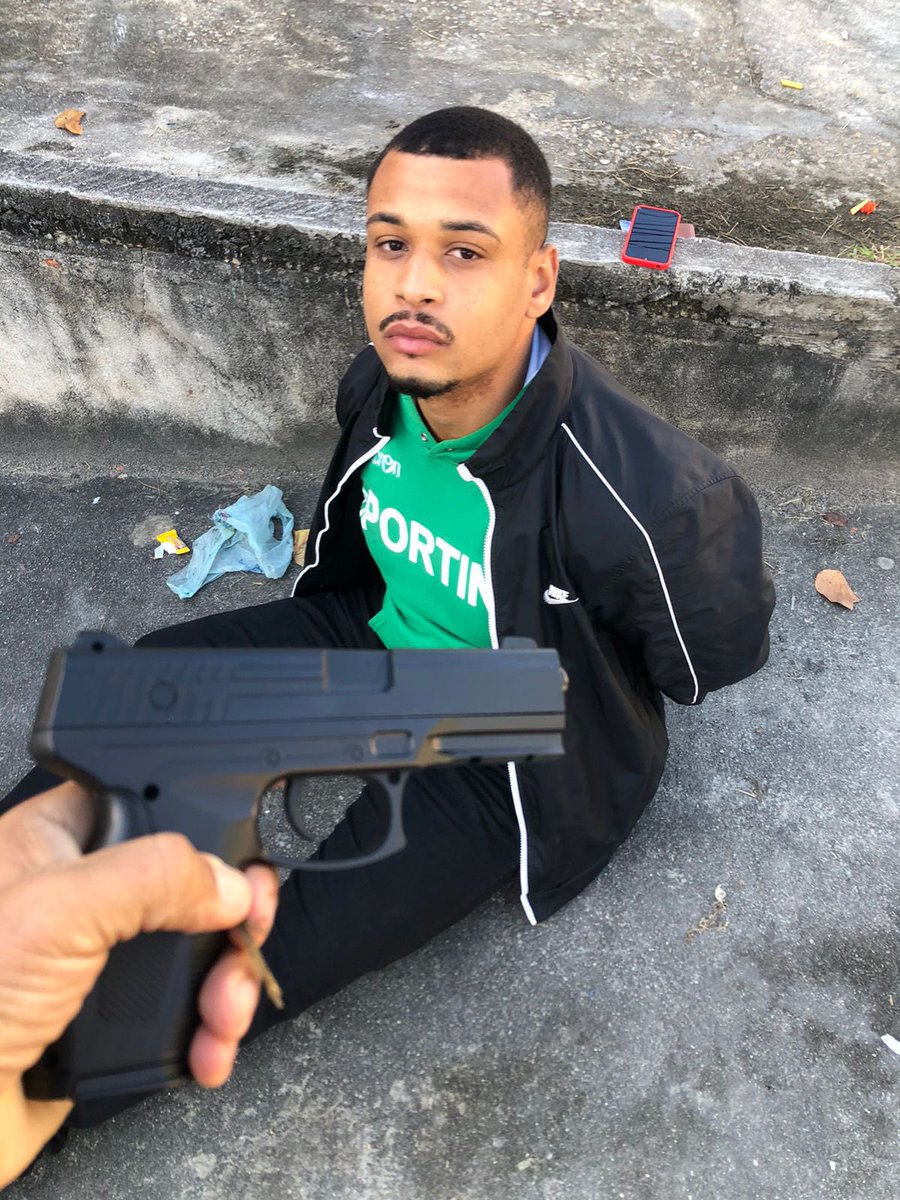 Acabou de ser preso em jardim america , roubando trabalhador de manha , cheio de celular, quem foi vítima só procurar uma delegacia para achar seus pertences.