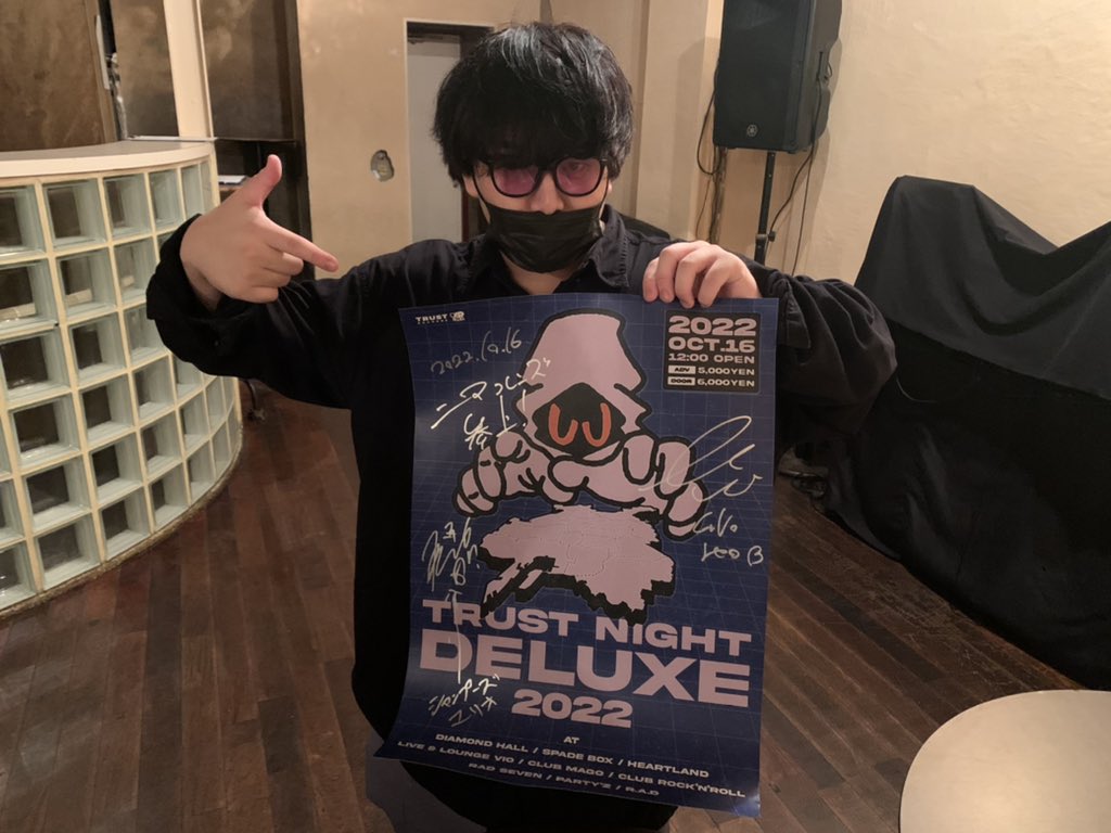 TRUST_RECORDS's tweet photo. 【プレゼント企画！】

10/16(日)
″TRUST NIGHT DELUXE 2022″出演！

【ニアフレンズ】
のサイン入りポスターを
抽選で1名様にプレゼント🎁

応募方法は
▶︎このアカウントをフォロー
▶︎このツイートをRT

🎫 : オフィシャル最終先行
～9/19(月)23:59
https://t.co/B61gsAL8Ey https://t.co/ZLq5AsvN2i